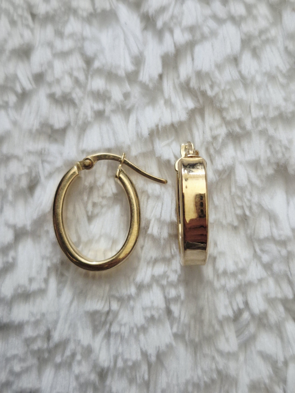 Vintage 18k Yellow Gold Oval Hoop Earrings